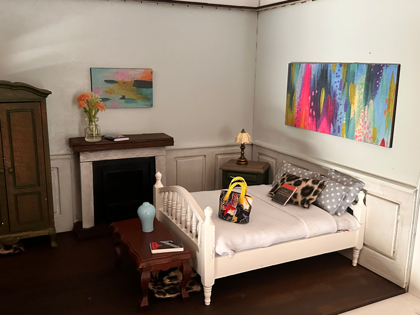 The Deluxe Bedroom Package - 1:24 Room box with fireplace and wall panels