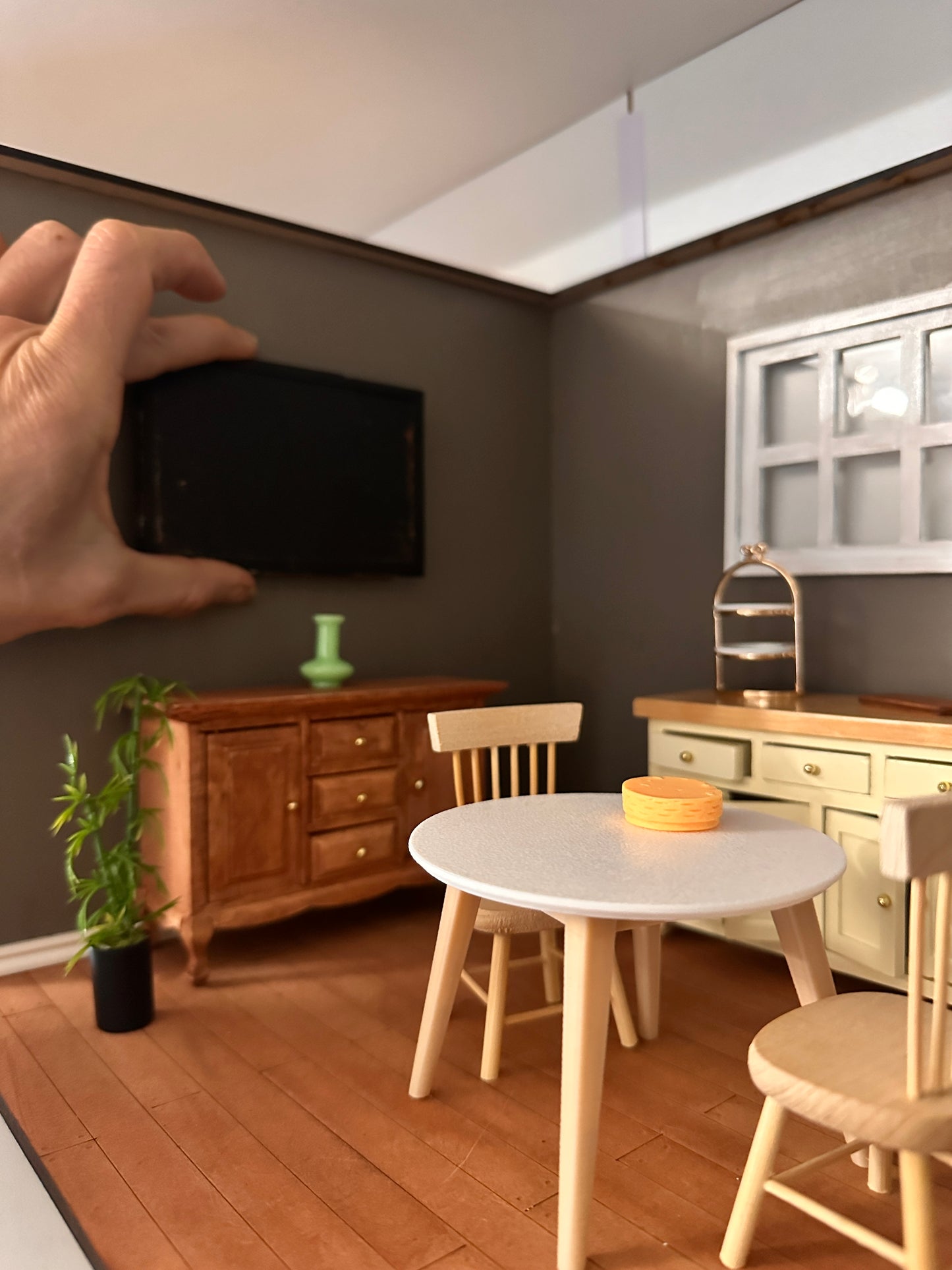 DIY Printable Flat Screen TV with Remote 1:12 Scale