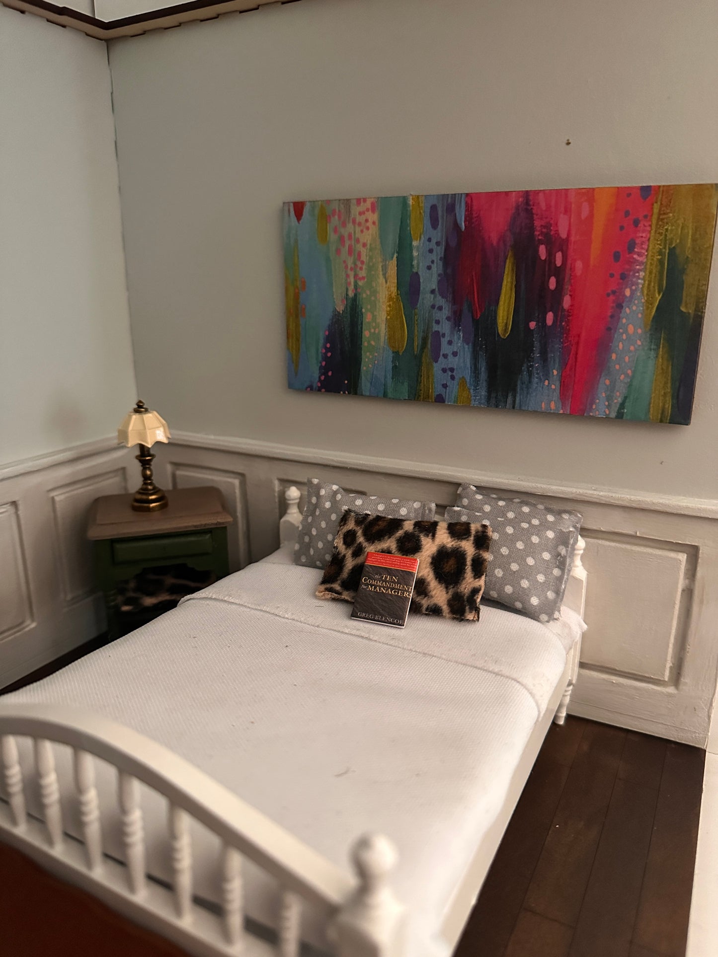 The Deluxe Bedroom Package - 1:24 Room box with fireplace and wall panels