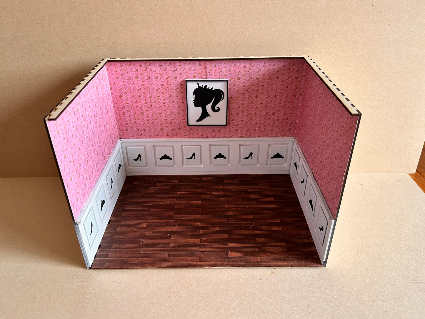 The Glamour Girl  Room Box with wallpaper - 1:24 scale