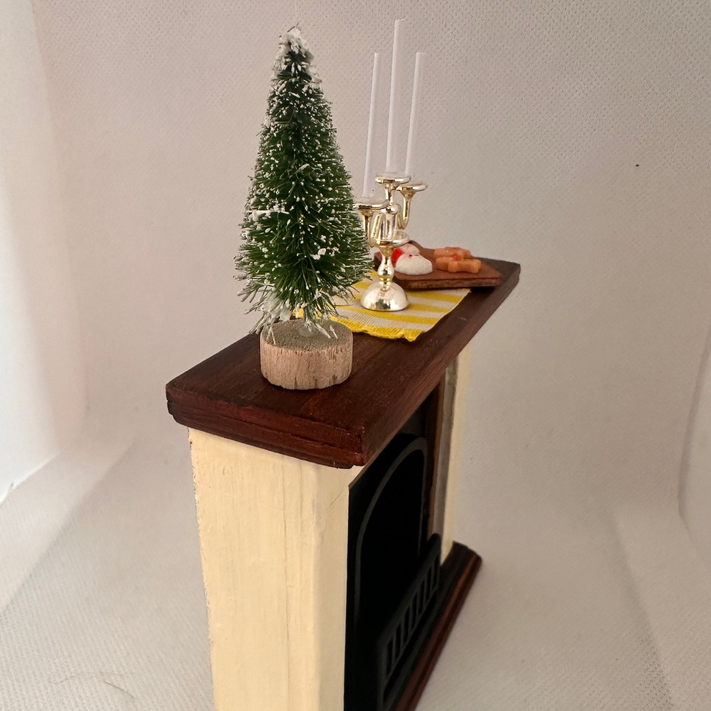 1:12 Christmas Fire Place